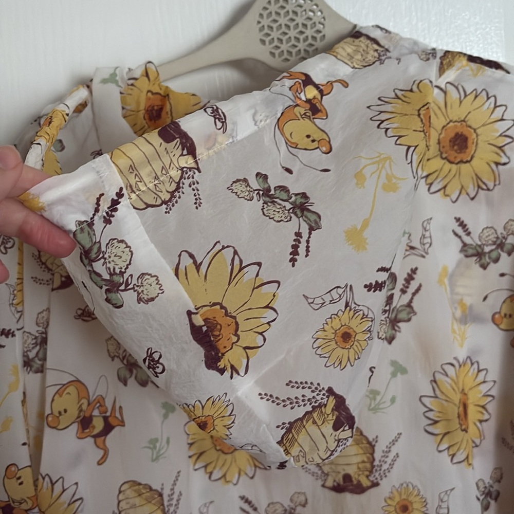 Disney Epcot Flower & Garden Festival Buzz the Bee Packable Hooded Spirit Jersey - Picture 11 of 11